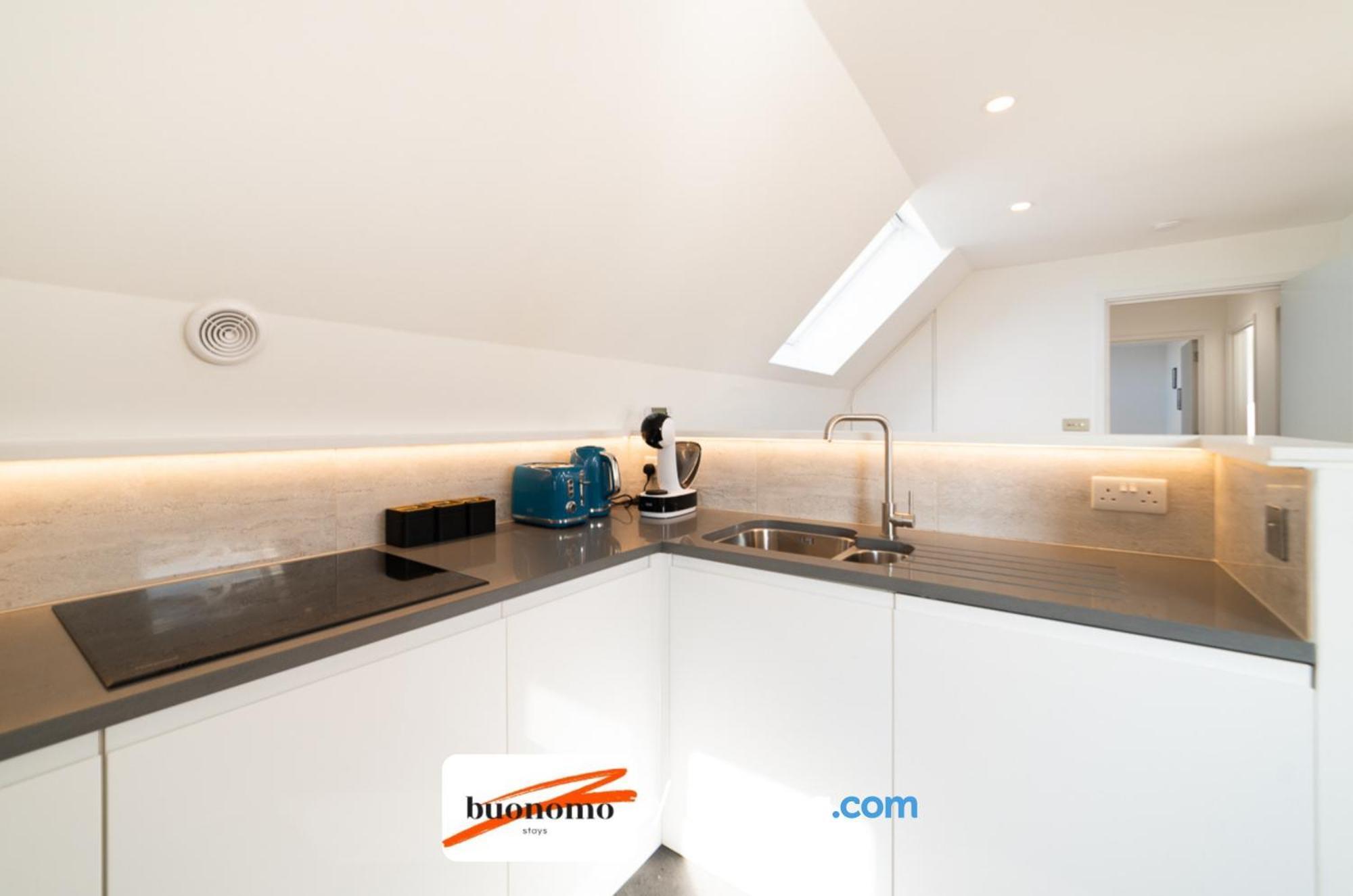 Two Bedroom Apartment At Buonomo Stays Short Lets & Serviced Accommodation London Exterior photo