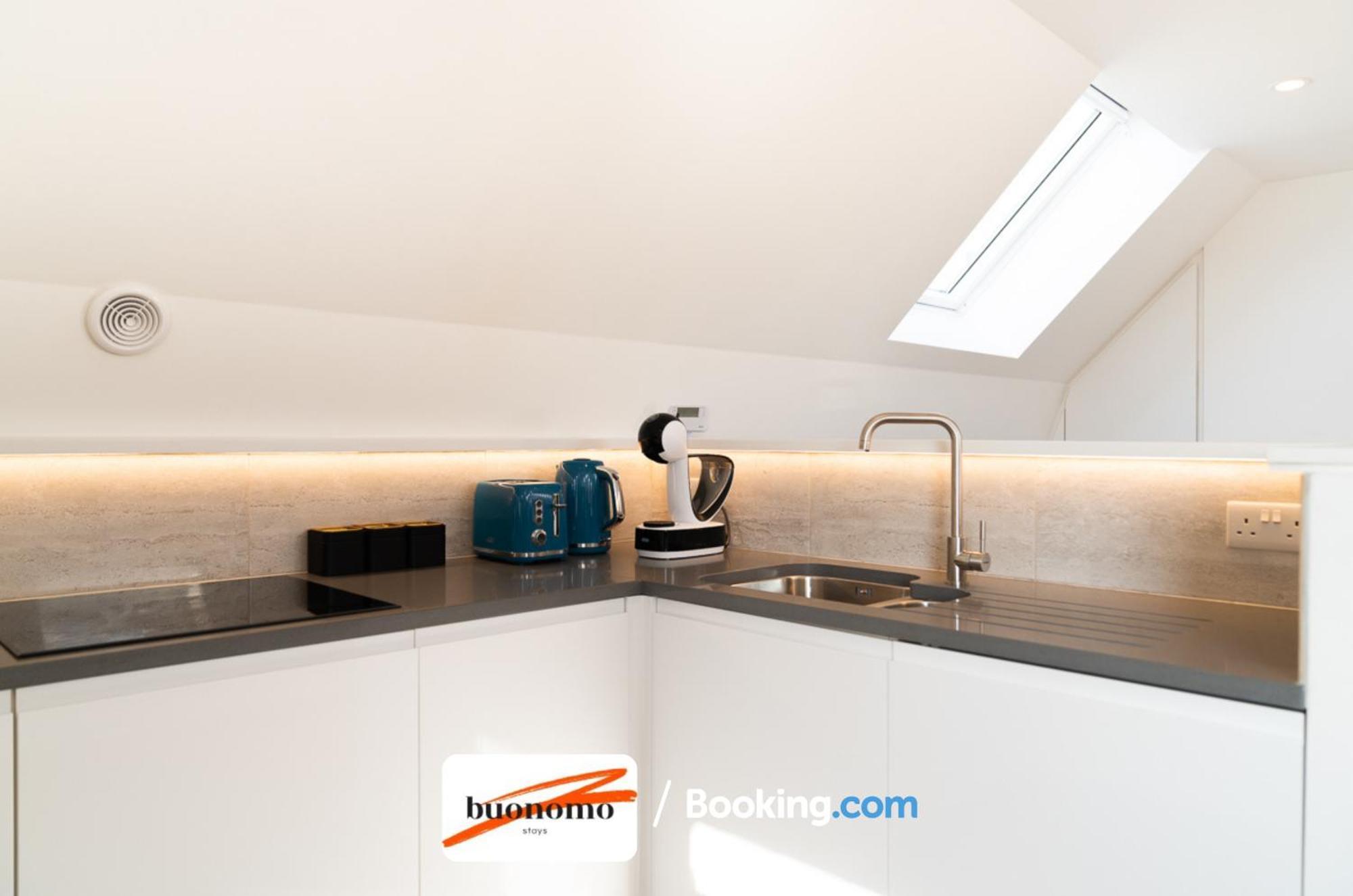 Two Bedroom Apartment At Buonomo Stays Short Lets & Serviced Accommodation London Exterior photo